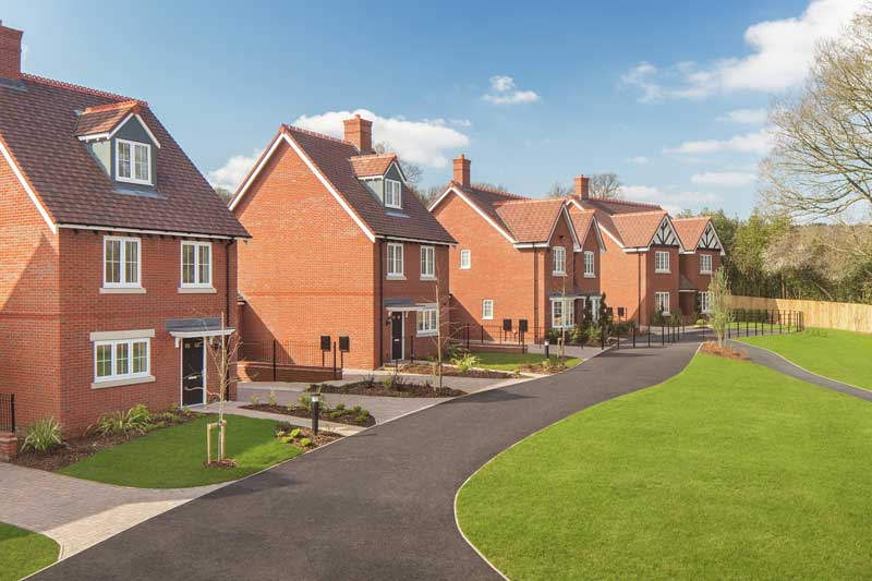 Perfectly placed just 10 miles south of Birmingham and in the leafy Worcestershire countryside, Foxhills comprises an exclusive collection of elegant family homes and stylish apartments at the edge of the village of Barnt Green.